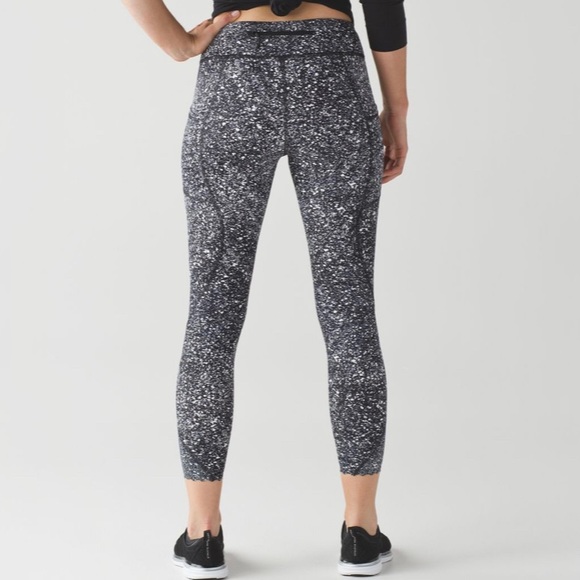 RARE EUC 🖤 Lululemon Tight Stuff Tight II Splatter White Black / Black - Picture 3 of 9